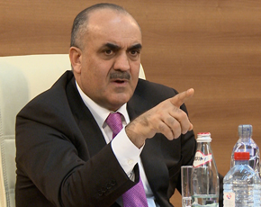 Səlim Müslümovun 150 minlik maşın sürən işçisi qaçqından sosial yardım üçün 800 manat istəyir.