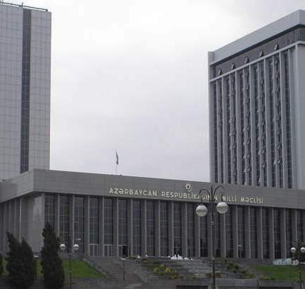 Deputatlardan `rayon qadağası`na münasibət