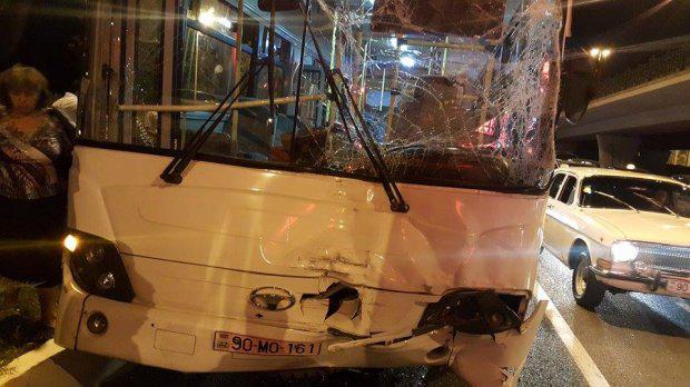 Bakıda daha bir avtobus qəzası, xəsarət alanlar var -