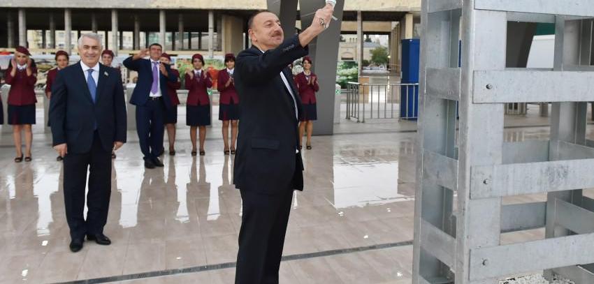 Prezident İlham Əliyev Bakı-Sumqayıt marşrutu ilə hərəkət edən ilk sərnişin qatarını yola saldı