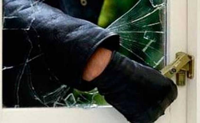 Məcburi köçkünlərin yaşadıqları evlərə basqın edildi