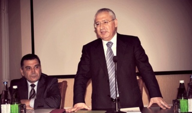 Nazir hər tələbəyə 100 manat pul verəcək