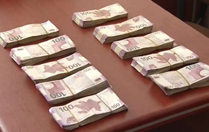 14 yaşlı qız evindən 10 min oğurladı