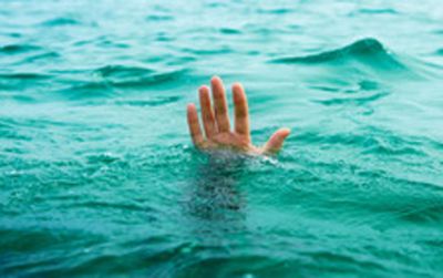 Su kanalında burulğana düşdü -