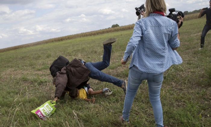 Miqranta badalaq vuran jurnalist işdən qovuldu