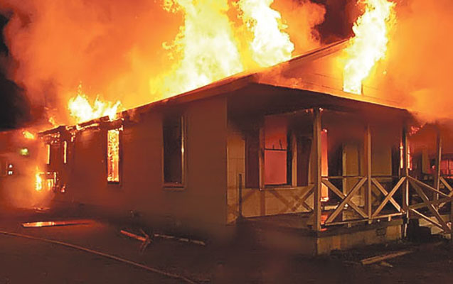 3 otaqlı ev yandı -