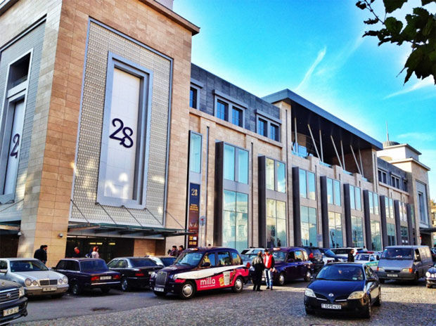 “28 Mall”da kişi faciəli şəkildə öldü