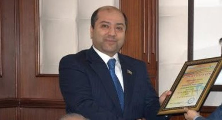 İllərlə adı olub özü eşidilməyən Hacı Salayev yenidən deputat olmaq istəyir