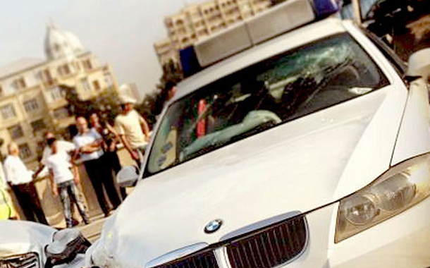 Bakıda “QAZ 24” yol polisinin maşınını vurdu