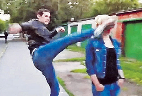 Bakıda “McDonalds”da mühafizəçi qadını döydü