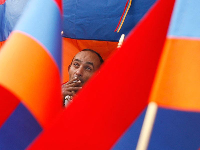 Düşmən qorxub, ağasından kömək istəyir