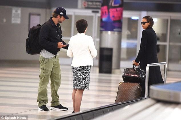 İrina Şeyklə sevgilisi paparassilərdən qaça bilmədi