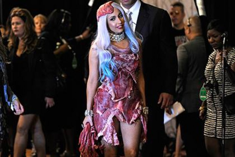 Ledi Qaqa görün - nə geydi?