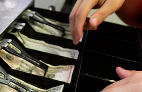 1 gecədə 3 mağazanı yardılar - Tovuzda