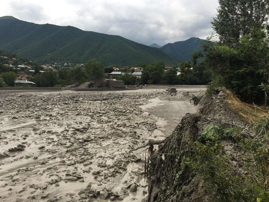 Avtomobil yolları yararsız vəziyyətə düşdü