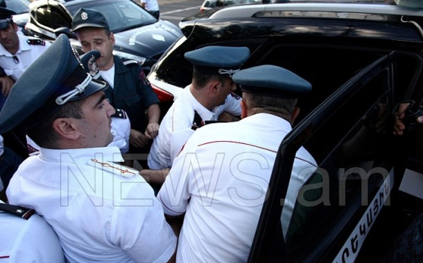 Ermənistanda qarşıdurma, xalq yenə ayağa qalxdı —