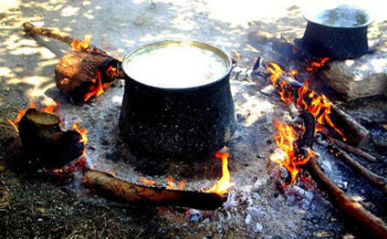 Azərbaycanda azyaşlı qız bişməkdə olan mürəbbənin içinə düşdü