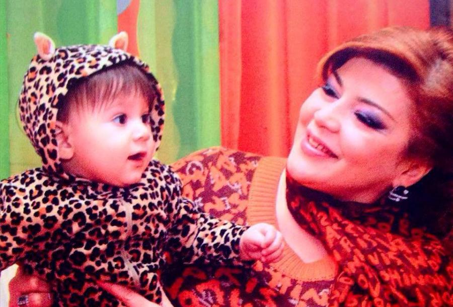 Mətanət İsgəndərli nəvəsi ilə