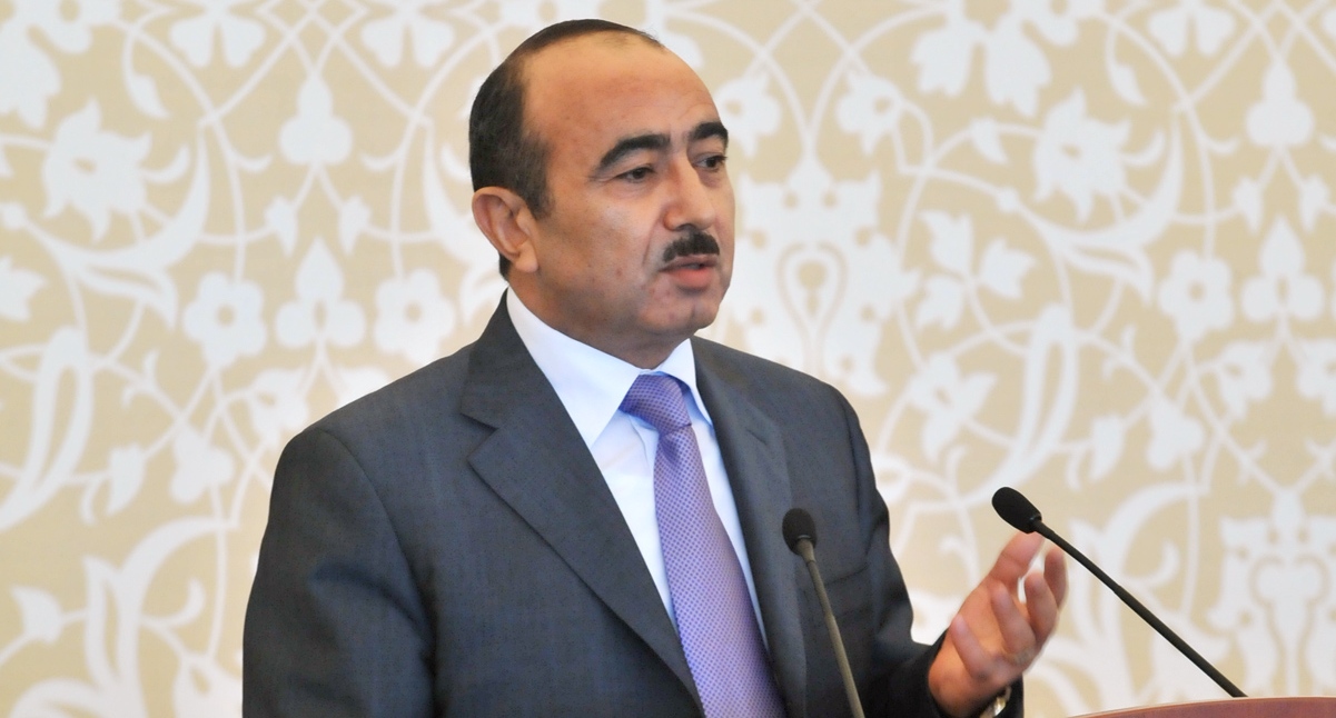 Əli Həsənov: “Azərbaycan dövləti çalışır ki, manat sabit qalsın”