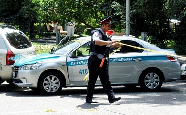 Qazaxıstanda polisə silahlı hücum olub, 3 nəfər ölüb