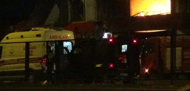 Polis avtobusuna hücum edildi