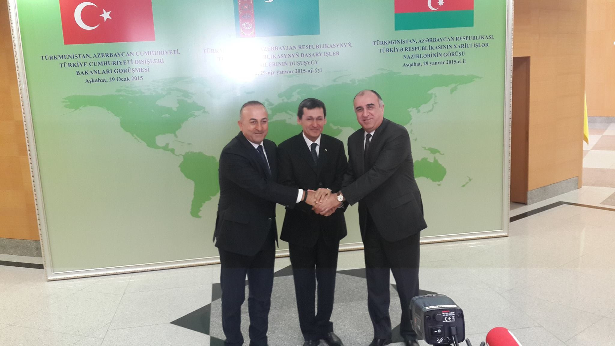 Azərbaycan, Türkiyə və Türkmənistanın xarici işlər nazirlərinin üçtərəfli görüşü başlayıb