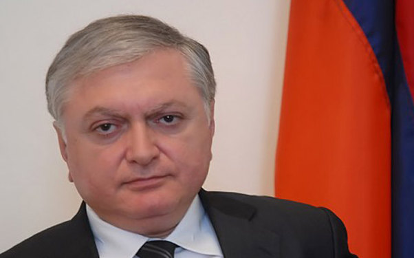 Putin Nalbandyanı “Dostluq”la mükafatlandırdı