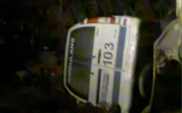 Köməyə gedən ambulans kanala düşdü