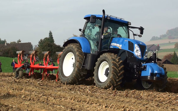 Sürdüyü traktorun altında qalaraq öldü