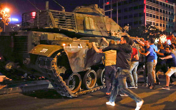 Türkiyədə 6 mindən çox insan həbs olunub