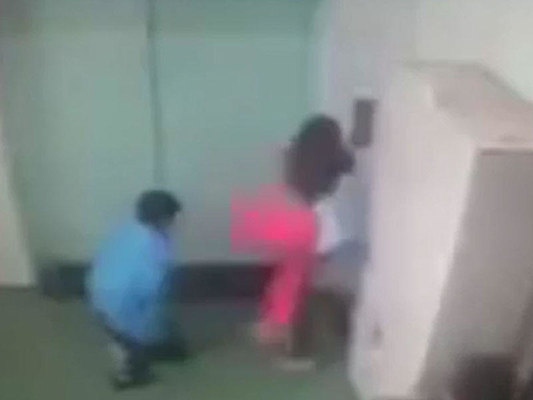 İş yoldaşlarının gözü önündə qadına təcavüz etdi