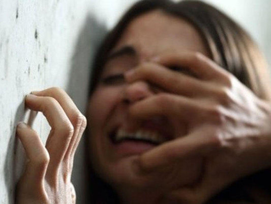 ''Axşam hamama girdim, qəflətən bir kişi sinəmə əl atdı...''