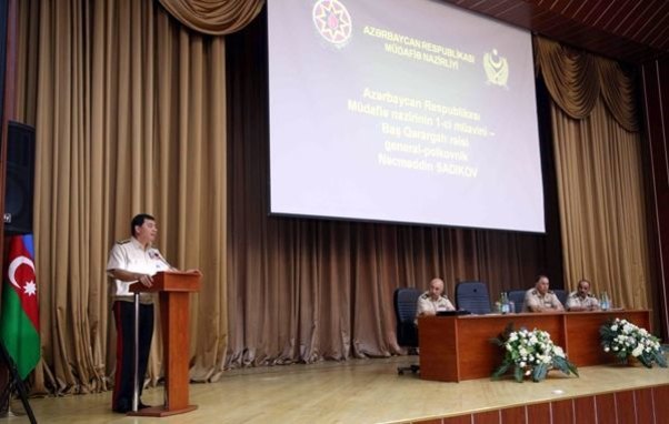 Nəcməddin Sadıkov komandirlərin şəxsi heyətlə iş üzrə müavinləri ilə görüşüb