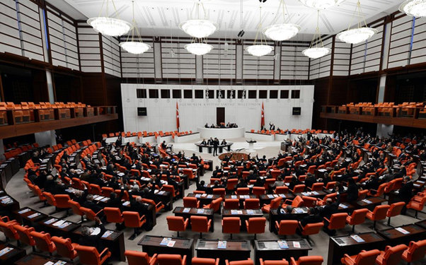 Türkiyə parlamentinə ikinci bomba atıldı