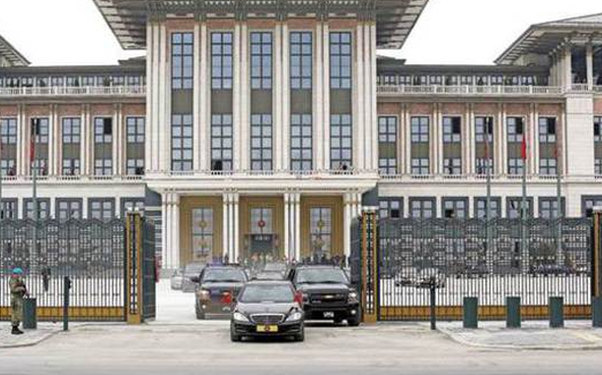 Türkiyədə prezident sarayına helikopterdən atəş açıldı