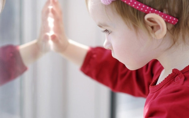 4 yaşlı uşaq 4-cü mәrtәbәdәn yıxıldı