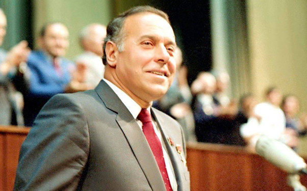 Heydər Əliyev prezident həmkarını necə xilas etmişdi?