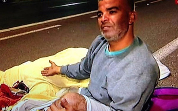 Meyitin yanında canlı yayım...