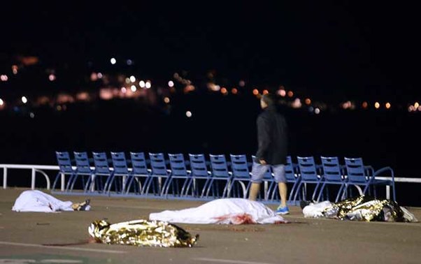 Dəmiryolu bağlandı, insanlar evlərinə gedə bilmədi