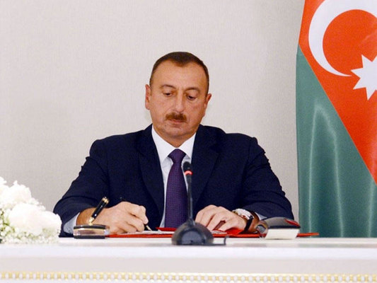 Prezident Rauf Əbdürəhmanovun rütbəsini artırdı