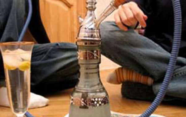 Polis qəlyan çəkən 20 uşağı saxladı