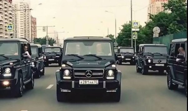 Rusiyada “Qalendvagenlər paradı”-na görə məmurlar işdən qovuldu – VİDEO