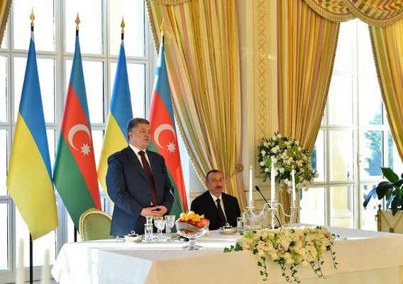 Ukrayna prezidentinin şərəfinə rəsmi ziyafət təşkil edilib