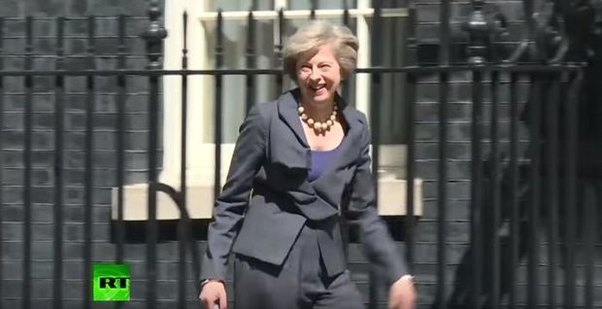 Tereza Mey ilk iş günündə Dauninq-stritdə “yolu azıb”