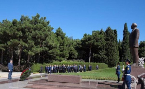 Poroşenko Fəxri və Şəhidlər xiyabanında