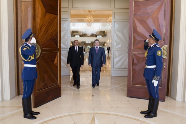 Azərbaycan Ukraynaya nəqliyyat dəhlizlərindən yararlanmağı təklif edib