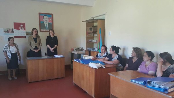 Millət vəkili ön cəbhədə müəllimlərlə görüşüb