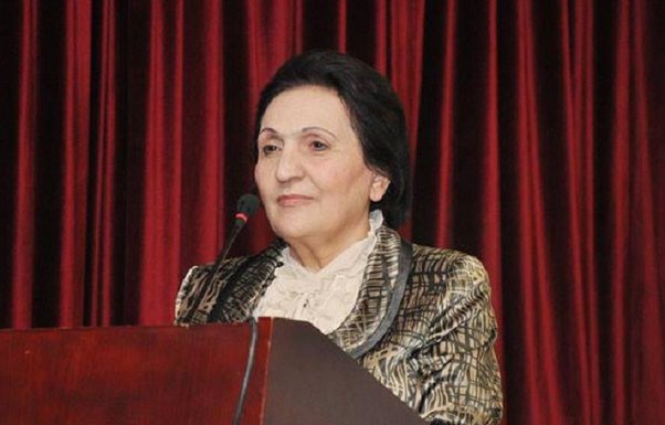 `Müəllim geyiminə görə tanınmalıdır`