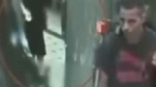 Metroda gənc qıza hücum