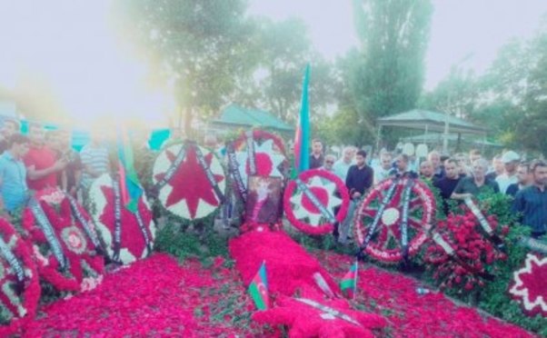 Rövşən Lənkəranskinin 3 mərasimi keçirilib